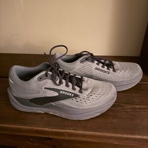 Like NEW Brooks Ghost Max Men's Gray Running Shoes